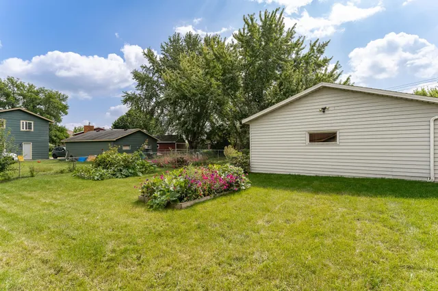 $295,000 | 1916 9 1/2 Avenue Southeast, Rochester, MN 55904