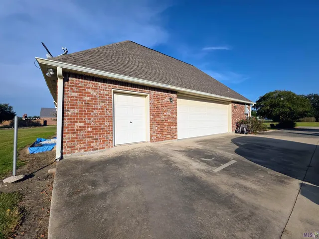 $299,000 | 210 Plantation Drive, Cut Off, LA 70345