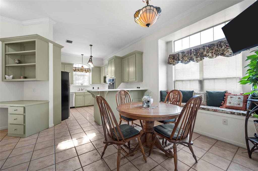 139 River Ridge Drive Waco, TX 76705 - Photo 14 of 35 Breakfast area Window seat