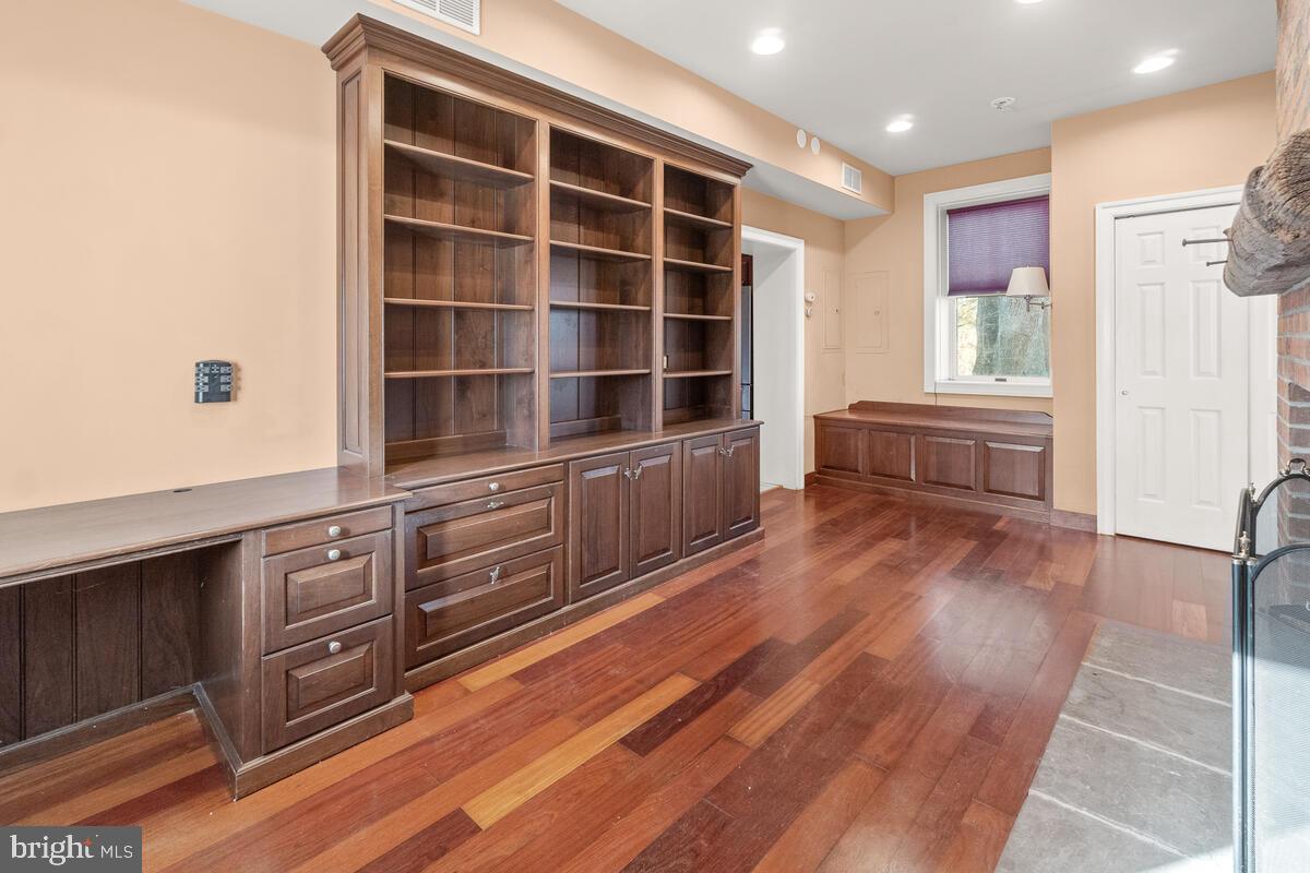 14409 Old Frederick Road Rocky Ridge, MD 21778 - Photo 25 of 82 Built ins Office/Library