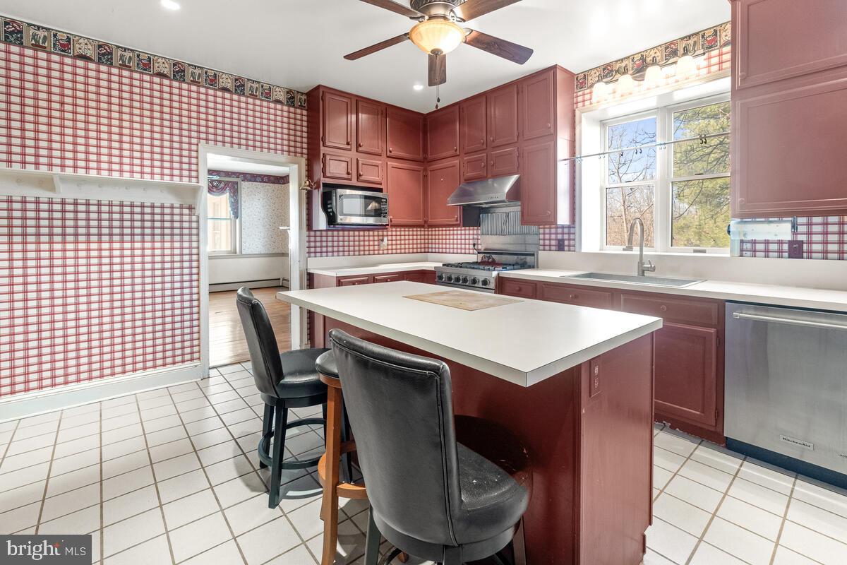 14409 Old Frederick Road Rocky Ridge, MD 21778 - Photo 28 of 82 Kitchen/Island w/Electric