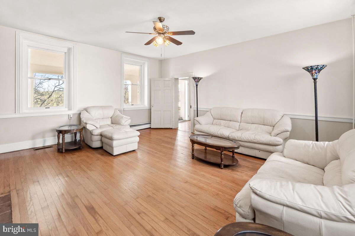14409 Old Frederick Road Rocky Ridge, MD 21778 - Photo 38 of 82 Living room