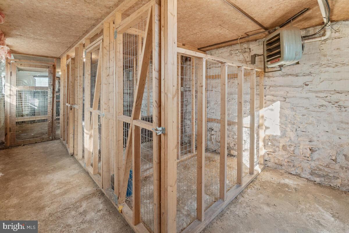 14409 Old Frederick Road Rocky Ridge, MD 21778 - Photo 59 of 82 Kennel under the Sunroom