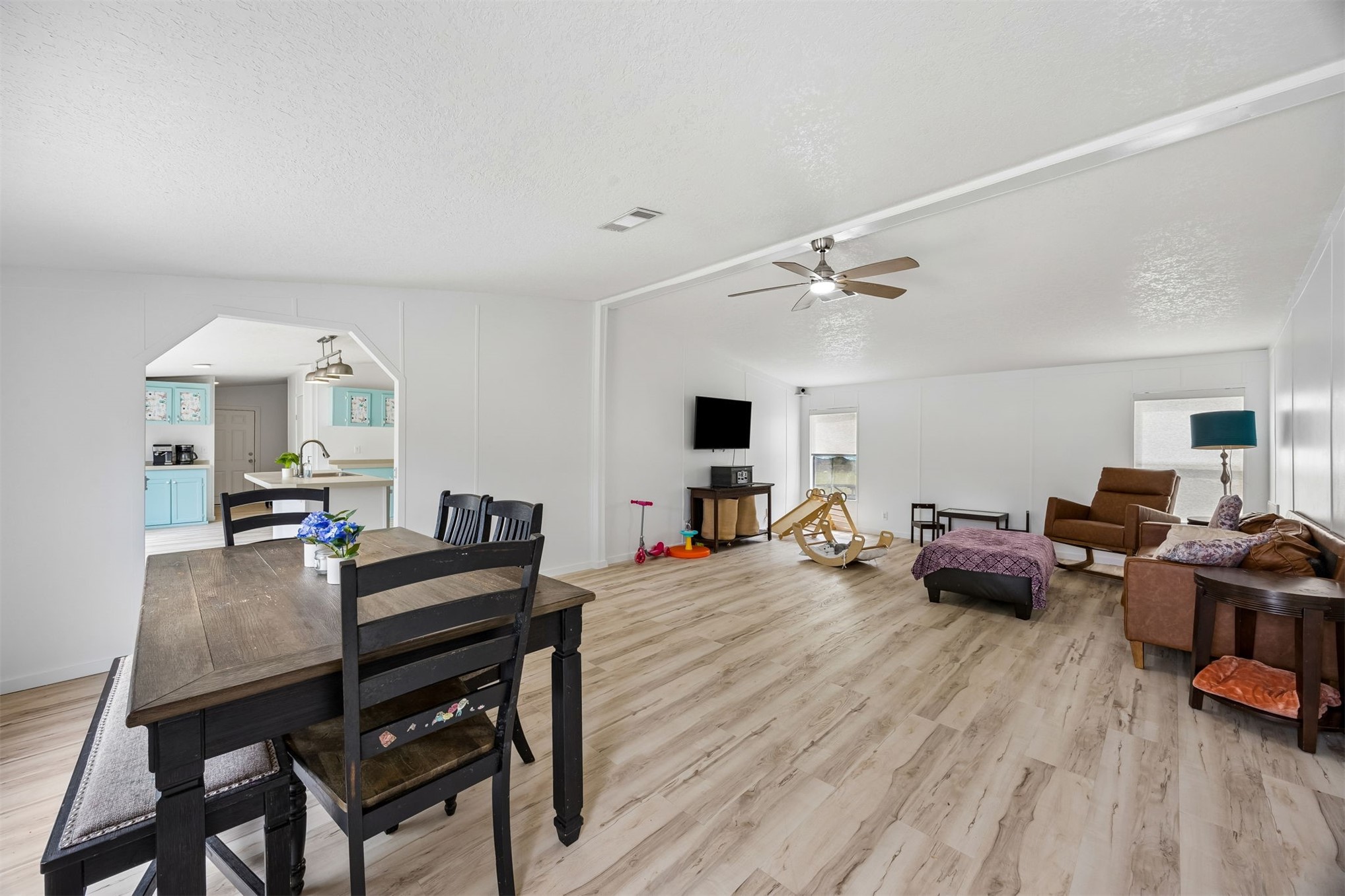 85356 Ashley Avenue Yulee, FL 32097 - Photo 10 of 37 Living Room