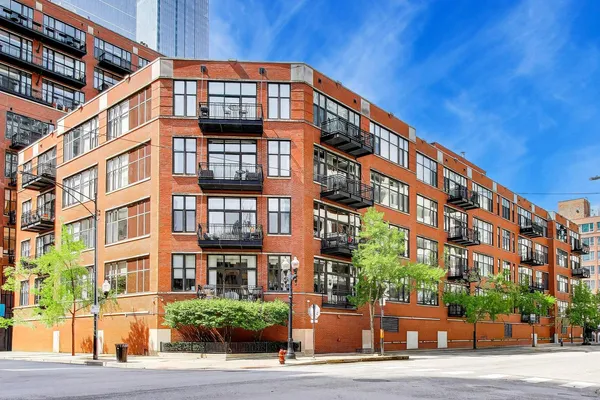 $1,295,000 | 333 West Hubbard Street, Unit 617, Chicago, IL 60654