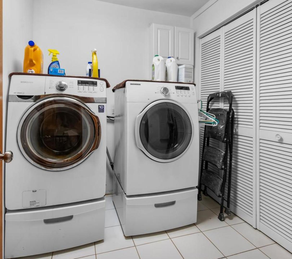 1423 North River Road McHenry, IL 60051 - Photo 21 of 49 a utility room with dryer and washer