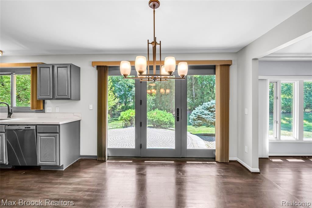 107 Millstone Road Troy, MI 48084 - Photo 15 of 40 Gallery Image 15