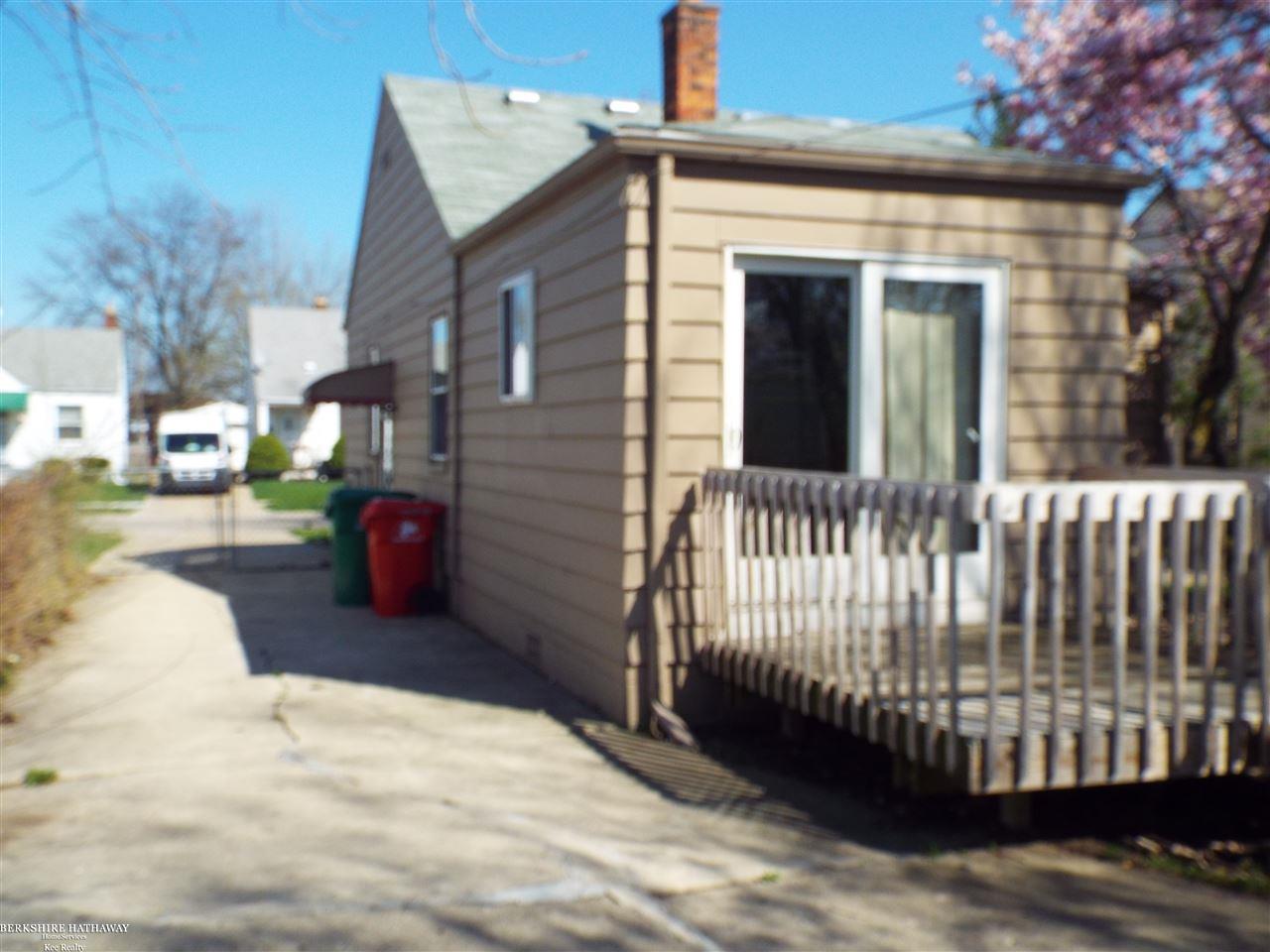21759 Normandy Avenue Eastpointe, MI 48021 - Photo 8 of 33