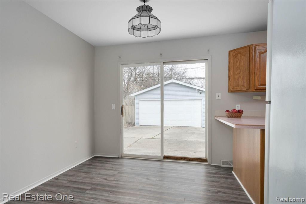 2745 Emmons Avenue Rochester Hills, MI 48307 - Photo 11 of 25