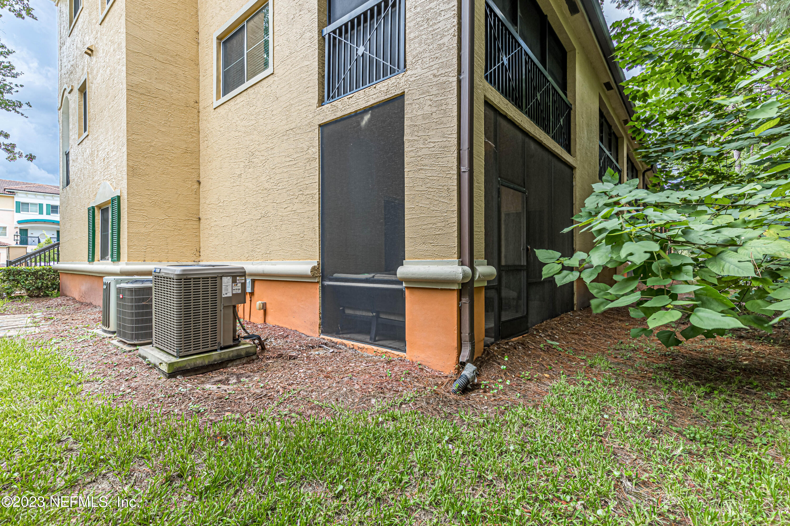 9745 Touchton Road, Unit 1105 Jacksonville, FL 32246 - Photo 28 of 64 a backyard of a house with lots of green space