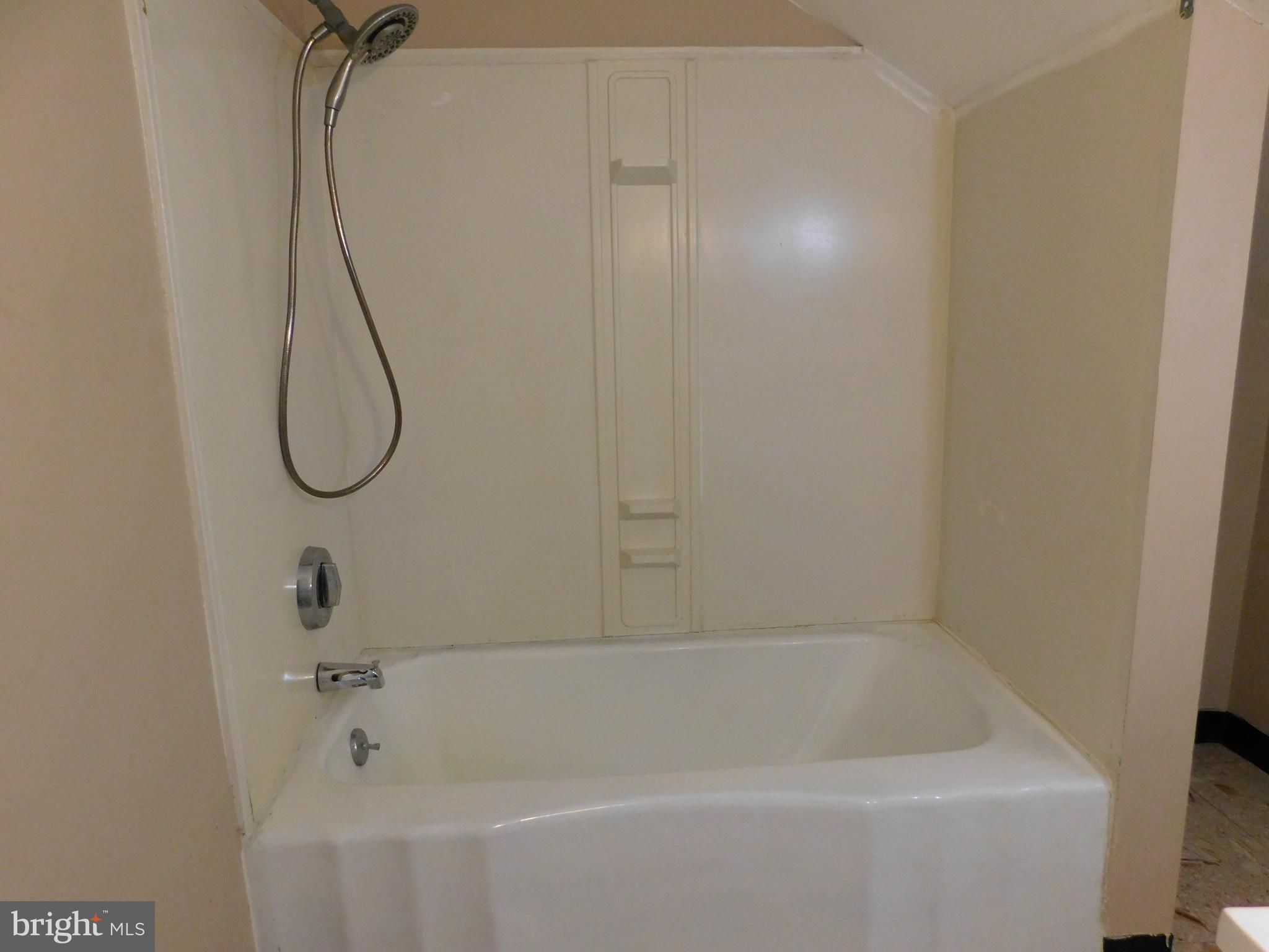 200 Old New Road Warrington, PA 18976 - Photo 26 of 54 Full Tub