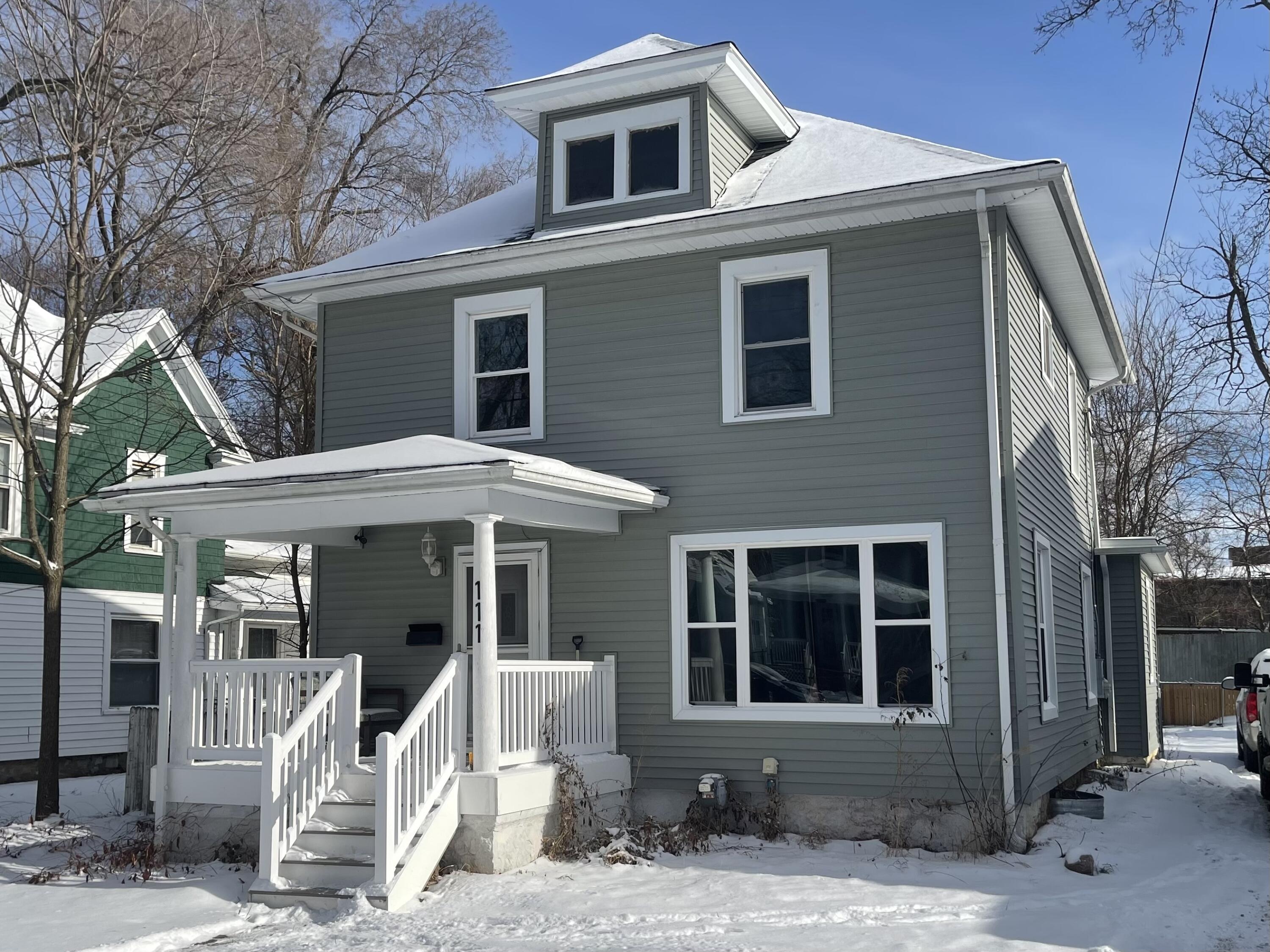 111 North Forbes Street Jackson, MI 49202 - Photo 1 of 1 Front Exterior