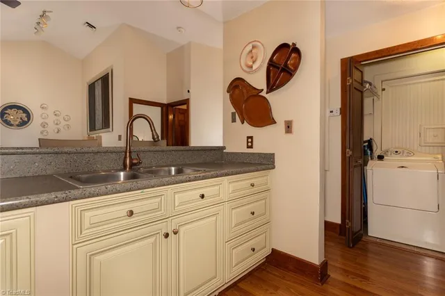 $210,000 | 4204 Sunburst Drive, High Point, NC 27265