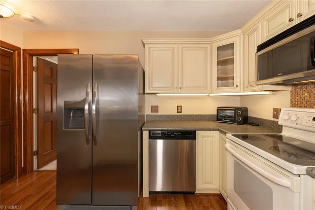 $210,000 | 4204 Sunburst Drive, High Point, NC 27265