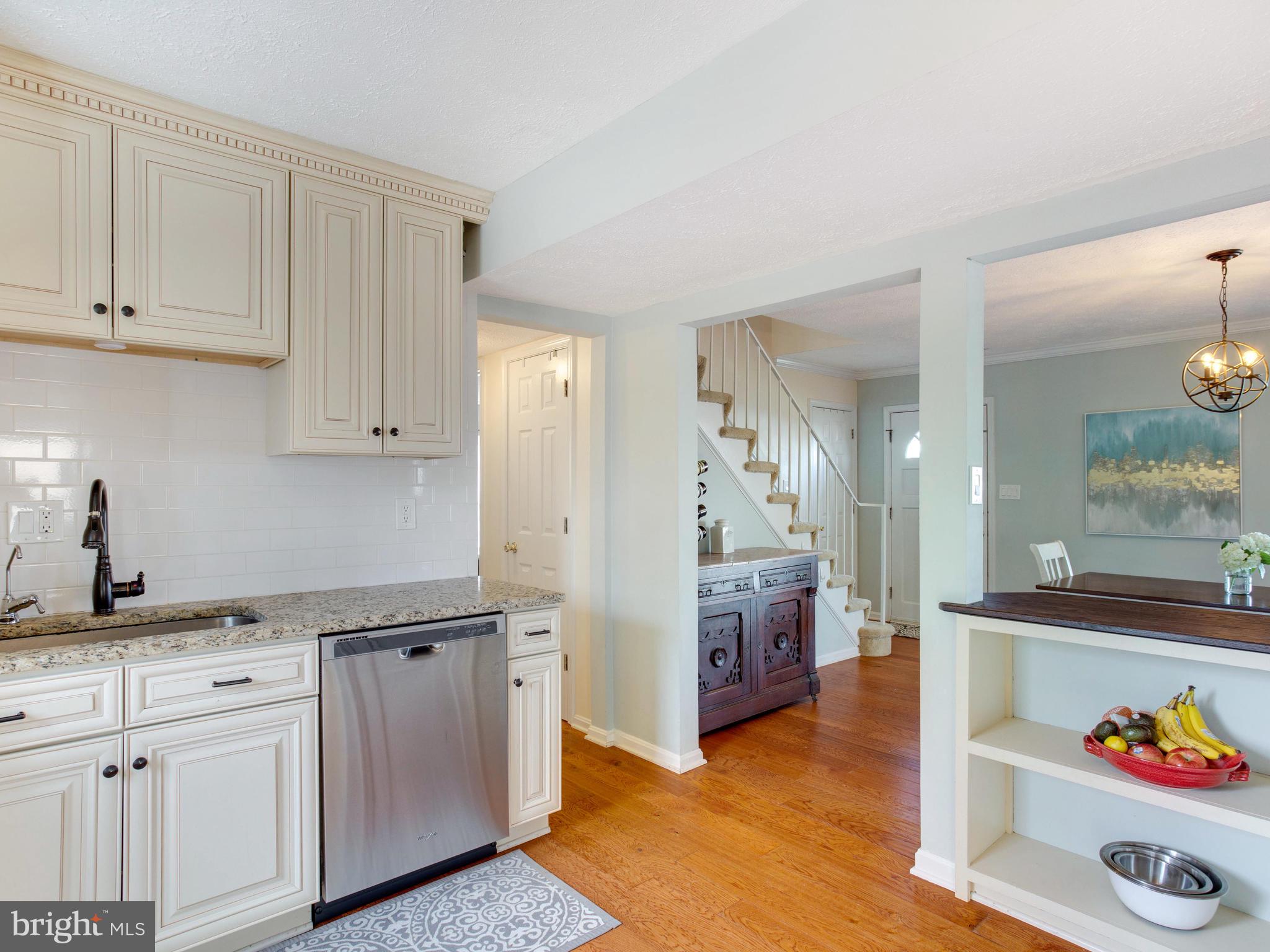 2909 Main Street Edgewater, MD 21037 - Photo 7 of 33 Built in breakfast bar.