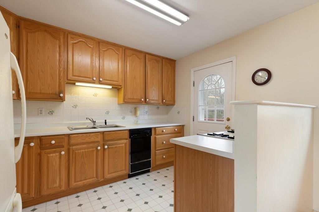 8 High Popples Road Gloucester, MA 01930 - Photo 14 of 36