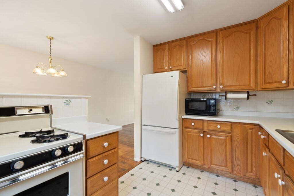 8 High Popples Road Gloucester, MA 01930 - Photo 15 of 36