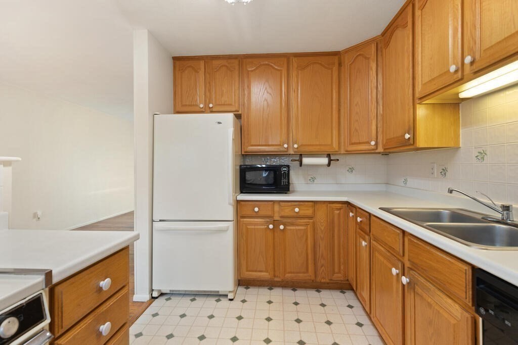 8 High Popples Road Gloucester, MA 01930 - Photo 16 of 36