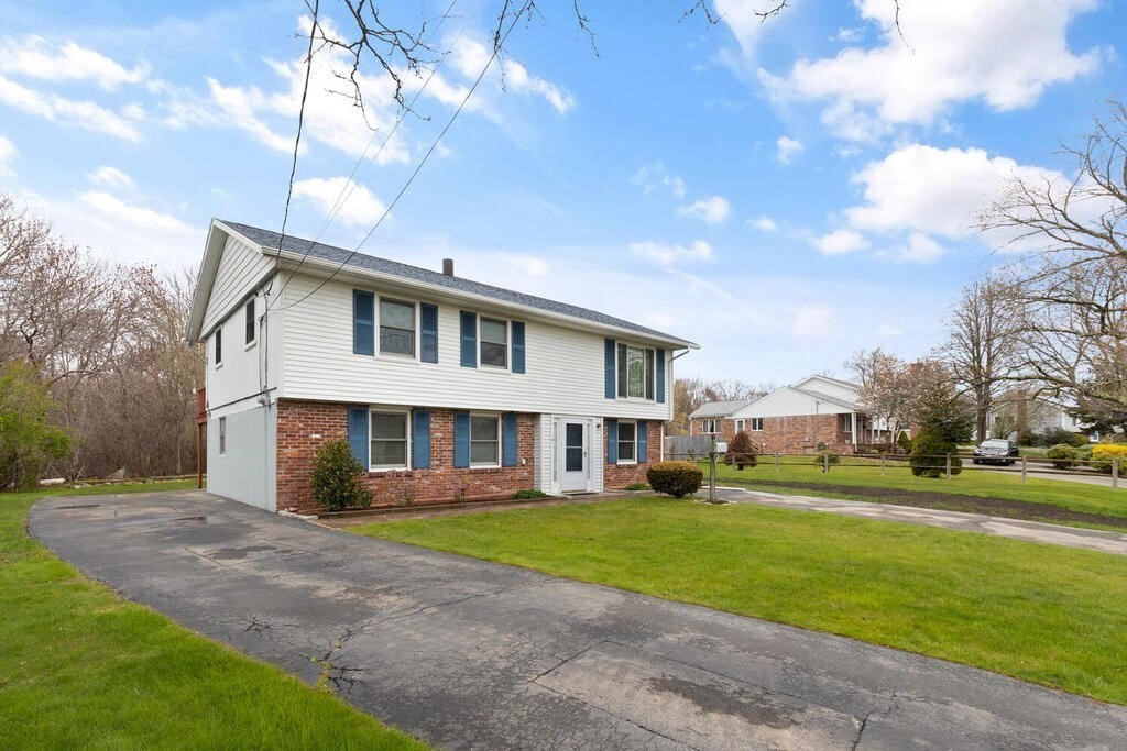 8 High Popples Road Gloucester, MA 01930 - Photo 2 of 36