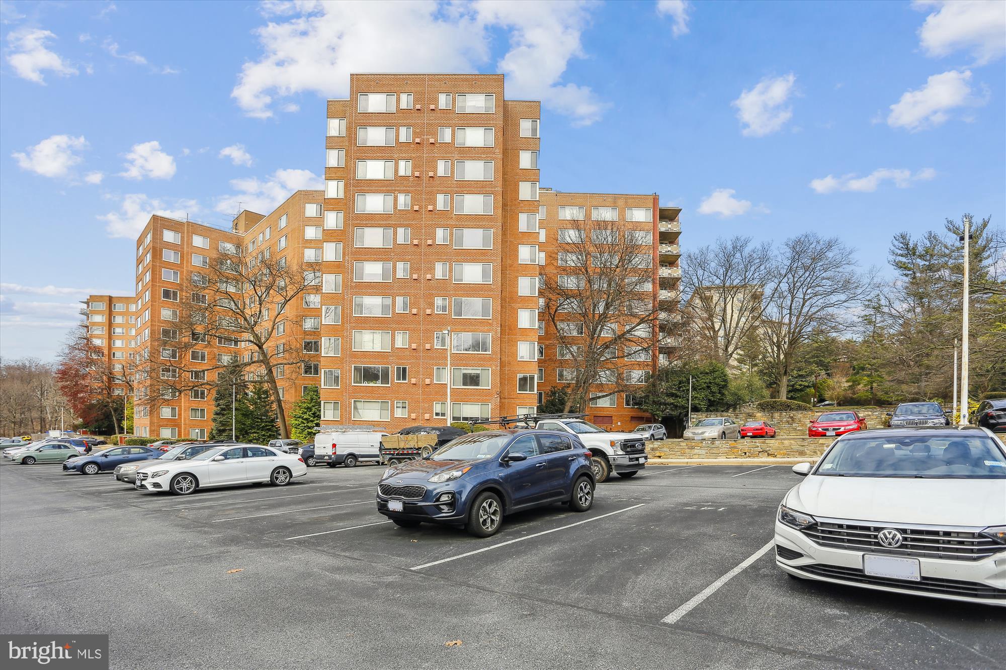 4000 Tunlaw Road Northwest, Unit 619 Washington, DC 20007 - Photo 25 of 39 a view of a cars parked in front of a building