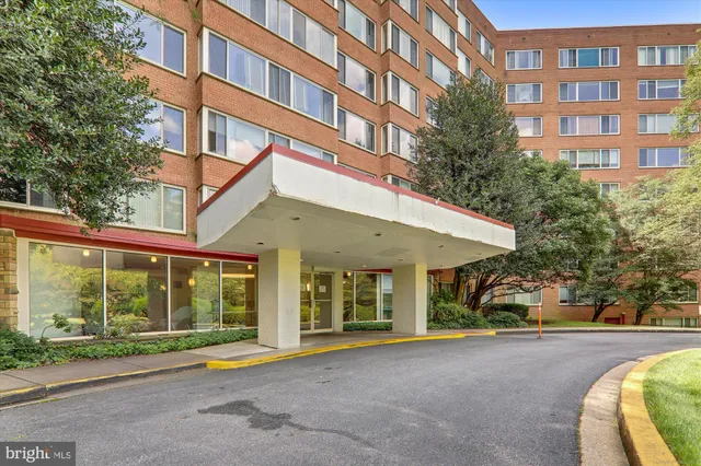 $2,750 | 4000 Tunlaw Road Northwest, Unit 619, Washington, DC 20007