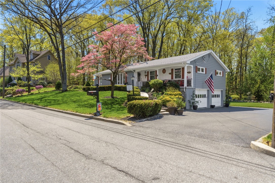 7 Meadowbrook Road Lincoln, RI 02865 - Photo 2 of 42 Gallery Image 2