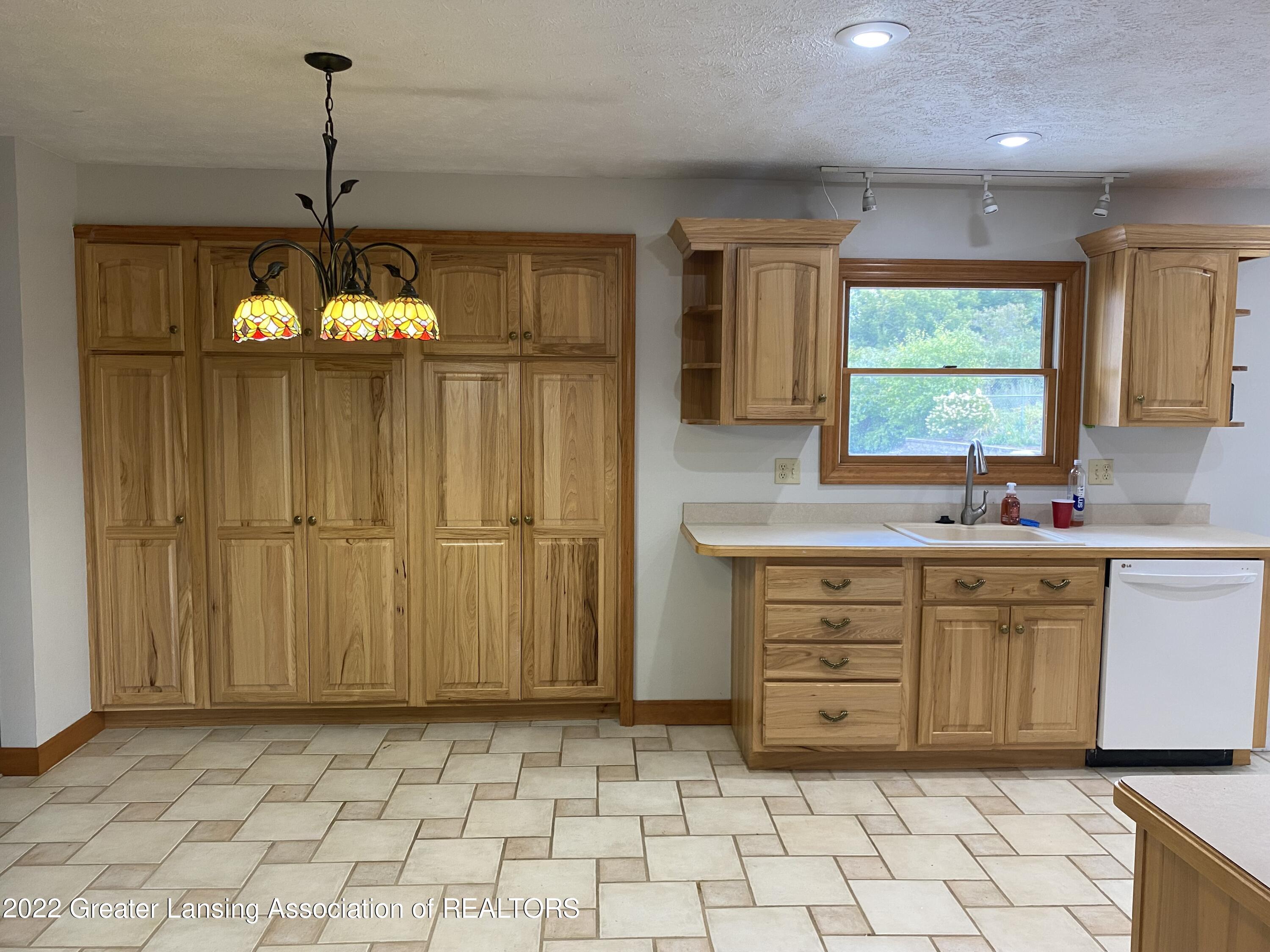 9136 Coleman Road Haslett, MI 48840 - Photo 8 of 34 kitchen/Dining Area