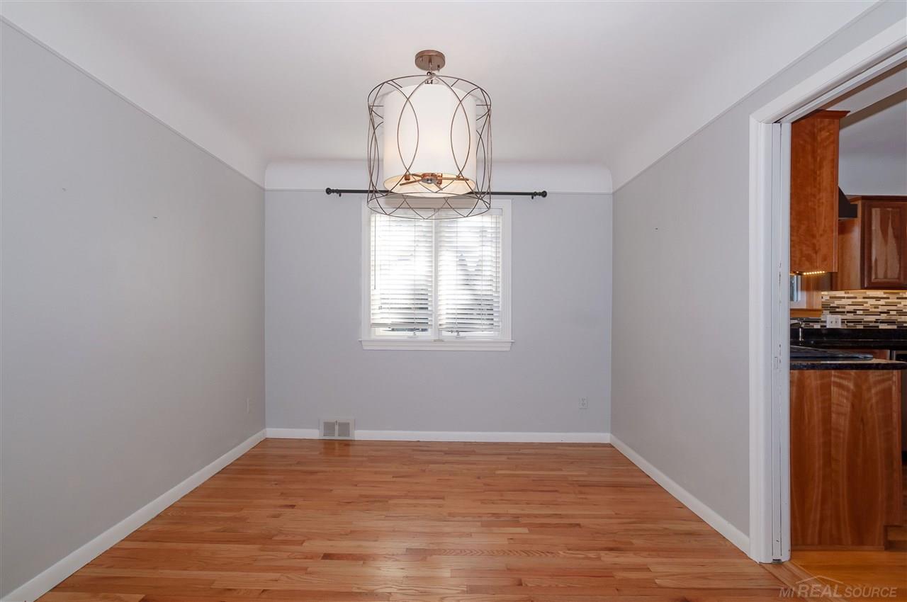 805 Canterbury Road Grosse Pointe Woods, MI 48236 - Photo 6 of 41