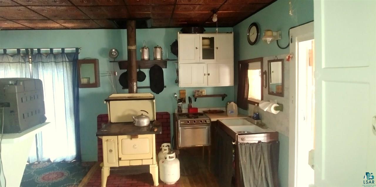 607-609 New Tomahawk Road Isabella, MN 55607 - Photo 27 of 36 Small cabin interior