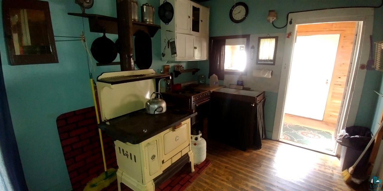 607-609 New Tomahawk Road Isabella, MN 55607 - Photo 28 of 36 Small Cabin kitchen