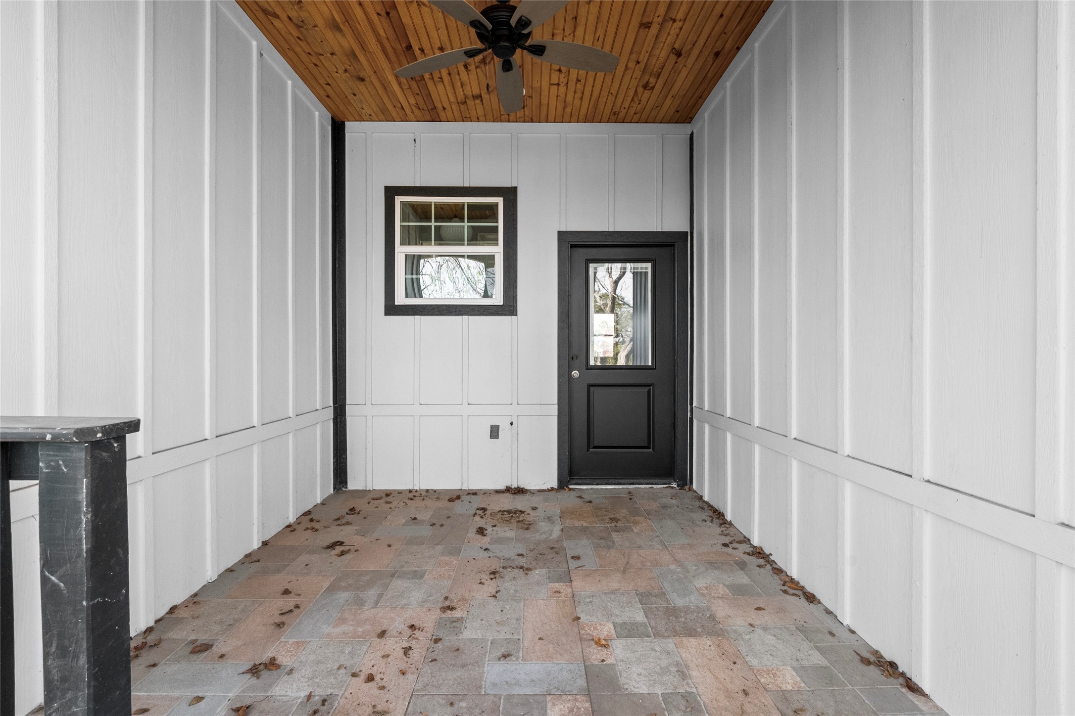 3133 Hamilton Street La Porte, TX 77571 - Photo 18 of 24 a view of a hallway with a chandelier