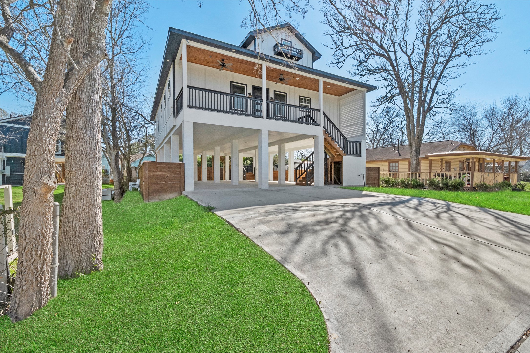 3133 Hamilton Street La Porte, TX 77571 - Photo 3 of 24 a front view of a house with garden