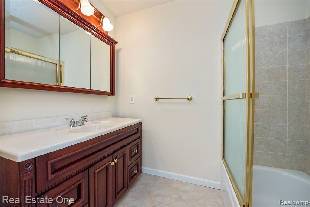 48712 Point Lakeview Street Chesterfield, MI 48047 - Photo 52 of 71