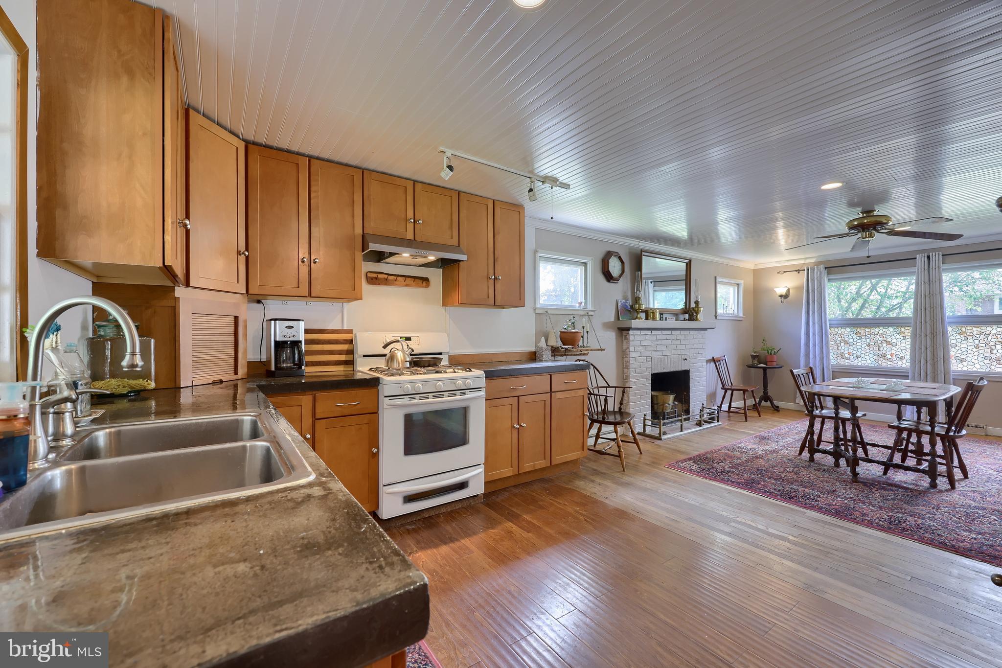 135 Homeland Road York, PA 17403 - Photo 7 of 32