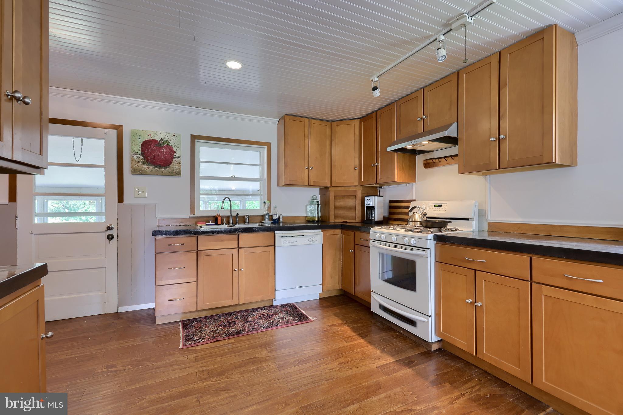 135 Homeland Road York, PA 17403 - Photo 8 of 32
