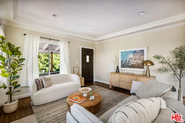 $1,649,000 | 1525 Carmona Avenue, Los Angeles, CA 90019