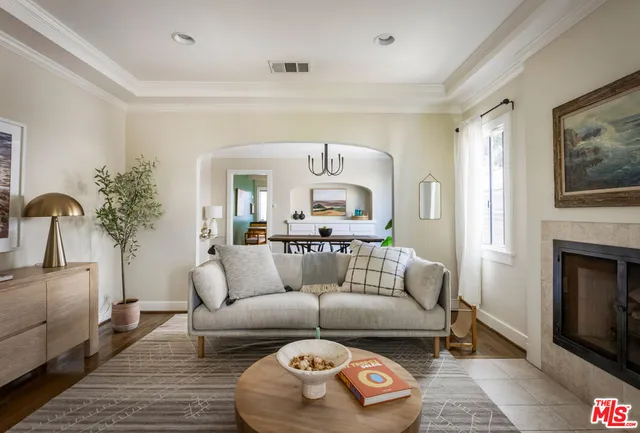 $1,649,000 | 1525 Carmona Avenue, Los Angeles, CA 90019