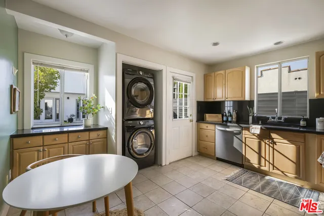 $1,649,000 | 1525 Carmona Avenue, Los Angeles, CA 90019