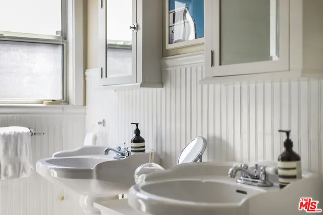 $1,649,000 | 1525 Carmona Avenue, Los Angeles, CA 90019