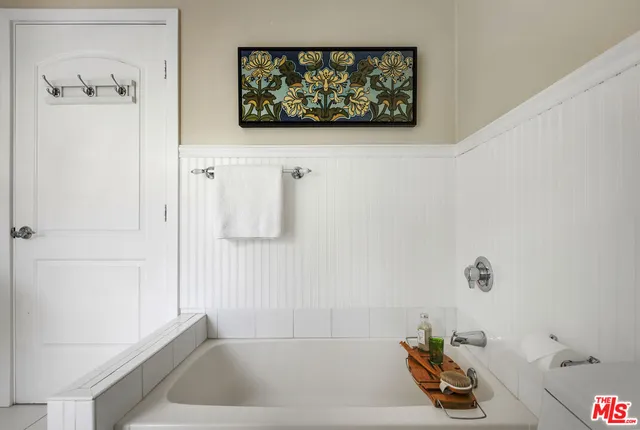 $1,649,000 | 1525 Carmona Avenue, Los Angeles, CA 90019