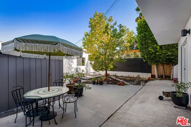$1,649,000 | 1525 Carmona Avenue, Los Angeles, CA 90019