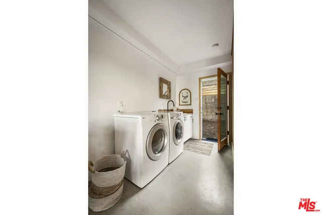 $1,649,000 | 1525 Carmona Avenue, Los Angeles, CA 90019