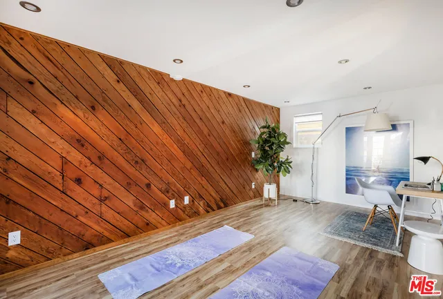 $1,649,000 | 1525 Carmona Avenue, Los Angeles, CA 90019