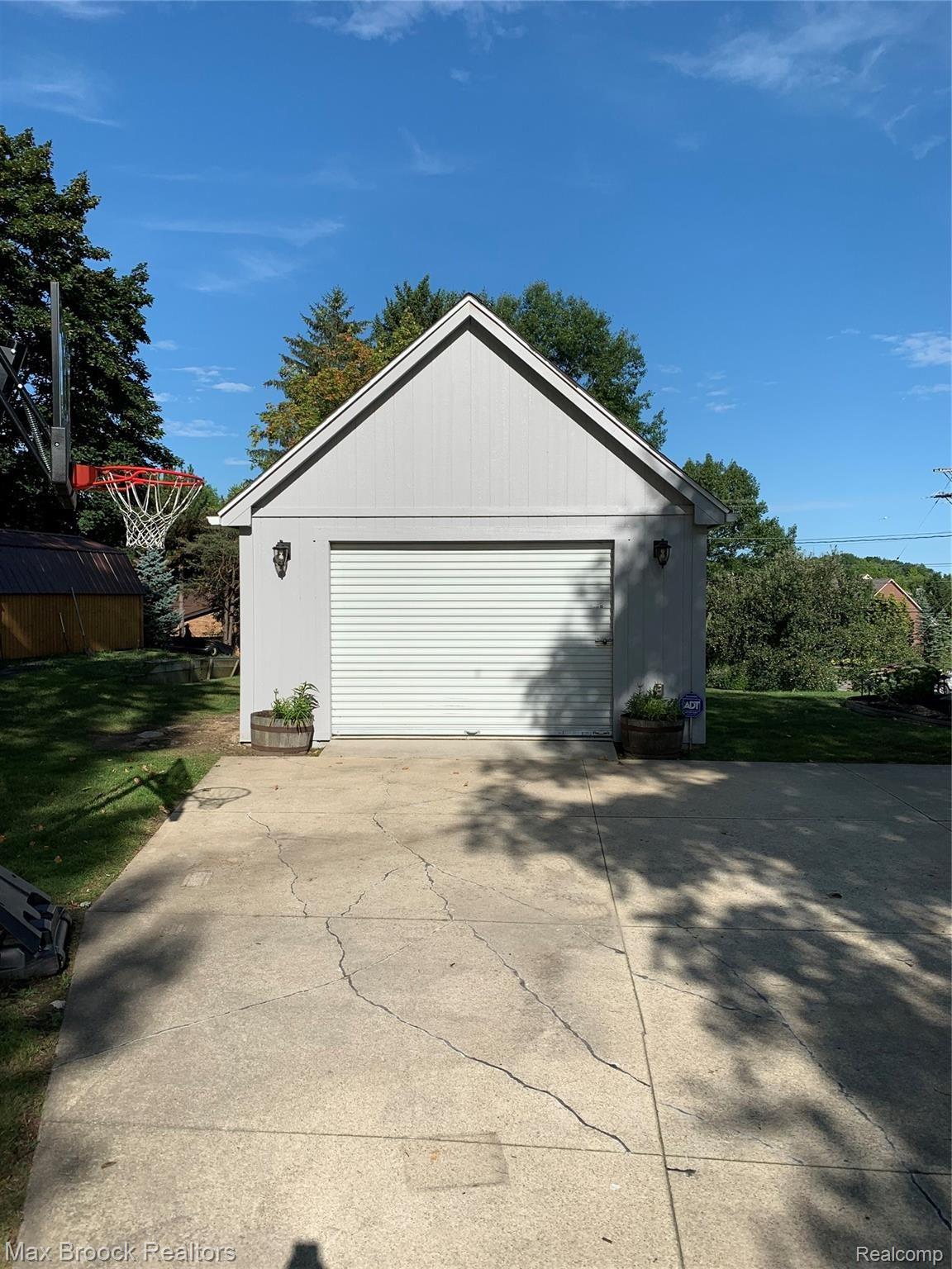 6257 Robin Hill Road Washington, MI 48094 - Photo 29 of 32 IMG_0264.jpeg