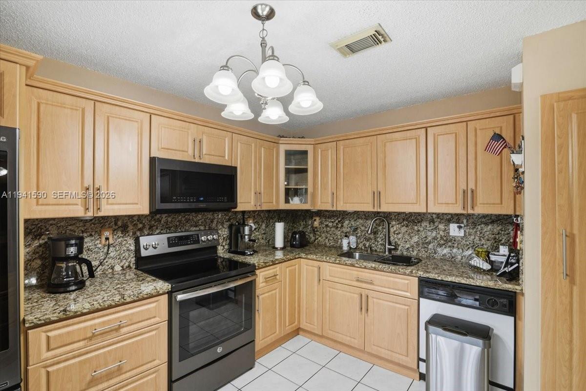 13741 Southwest 160th Terrace Miami, FL 33177 - Photo 7 of 34