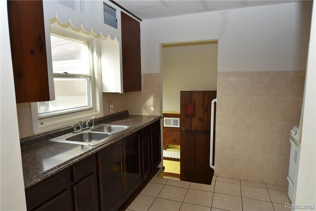 3505 Beecher Road Flint, MI 48503 - Photo 11 of 28 DSC_7827.JPG