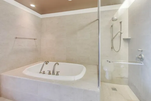 $4,000 | 401 North Wabash Avenue, Unit 44D, Chicago, IL 60611