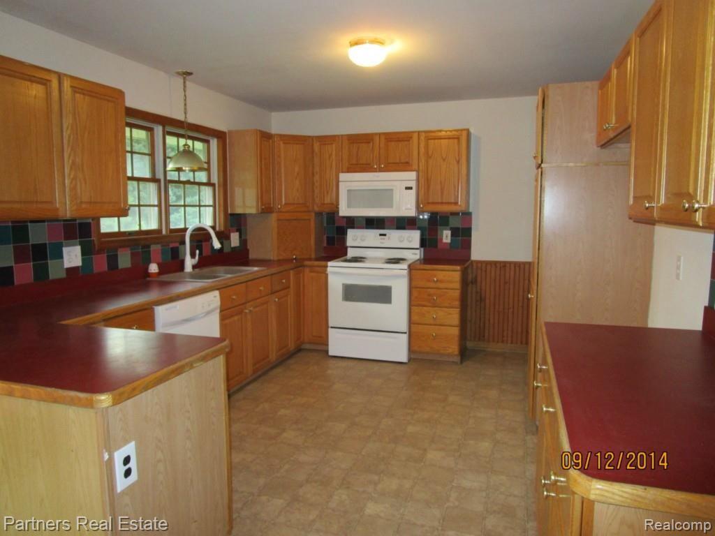 6221 North Nicholson Road Fowlerville, MI 48836 - Photo 7 of 21 Kitchen.jpg