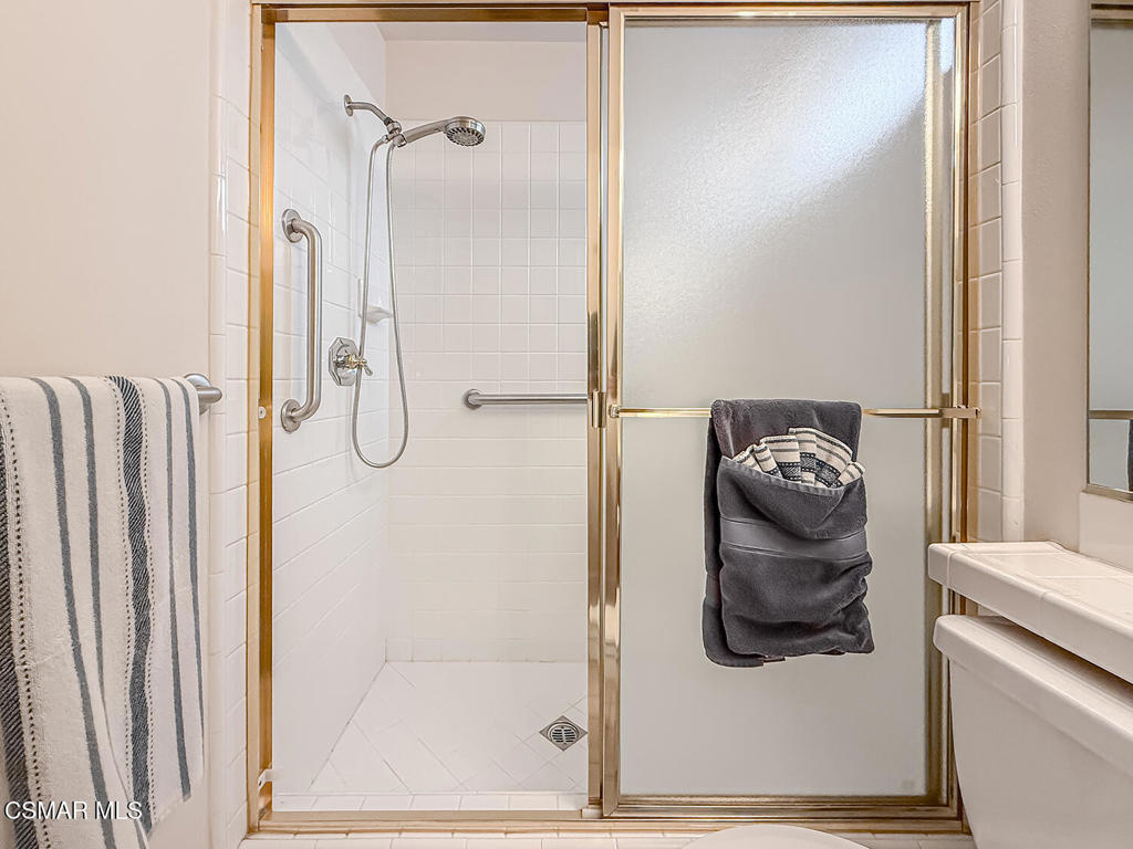 260 Sycamore Ridge Street Simi Valley, CA 93065 - Photo 30 of 58 a bathroom with a tub and shower