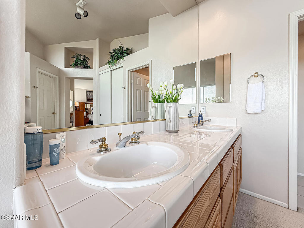 260 Sycamore Ridge Street Simi Valley, CA 93065 - Photo 39 of 58